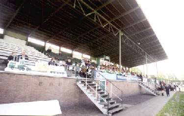 De Blauwe Kei - Trib&uuml;ne von Nahem