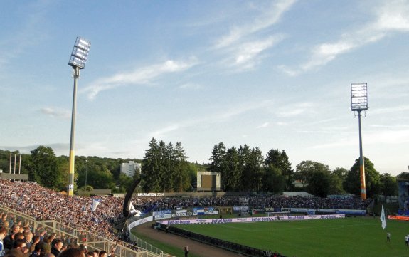 Stadion am B�llenfalltor