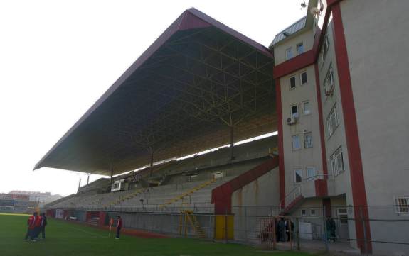 G&uuml;ng&ouml;ren Mimar Yahya Bas - Haupttrib&uuml;ne