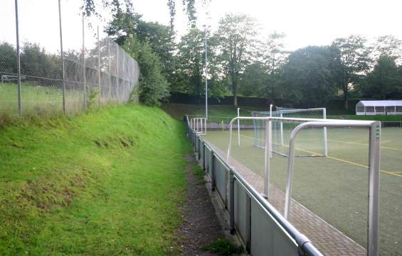 Kunstrasenplatz an der W&ouml;rthstra&szlig;e
