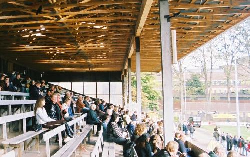 Victoria-Stadion Hoheluft - Blick &uuml;ber die Trib&uuml;ne