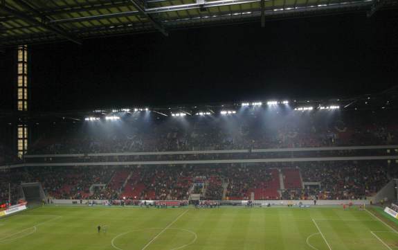 RheinEnergie Stadion, K&ouml;ln - S&uuml;dtrib&uuml;ne mit Heimblock