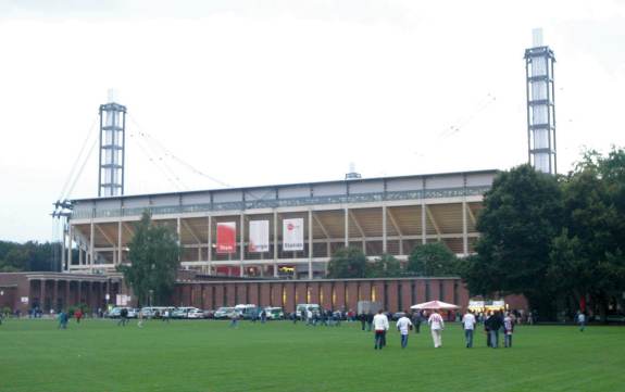 RheinEnergie Stadion - Au&szlig;enansicht