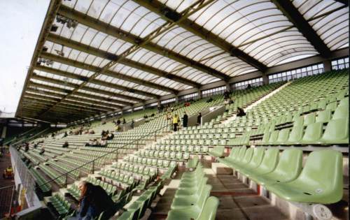 BayArena - Seitentrib&uuml;ne