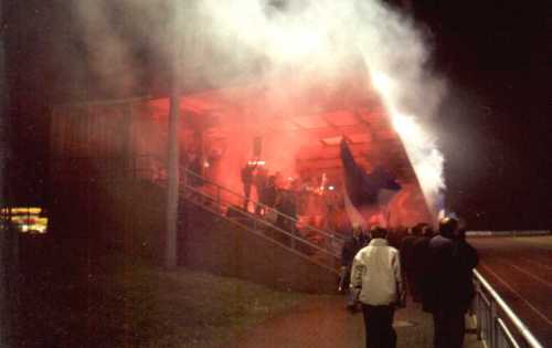 Heinz-Dettmer Stadion - Trib&uuml;ne in Flammen