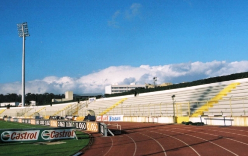 Est&aacute;dio Prof. Dr. Jos&eacute; Vieira de Carvalho - Gegenseite