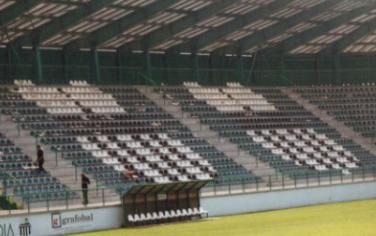 tadi&oacute;n FC Petralka - Seitentrib�ne Detail