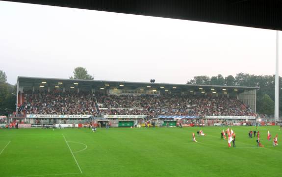 Georg-Melches-Stadion - S&uuml;dtrib&uuml;ne
