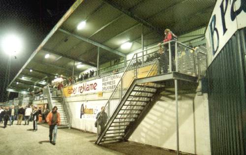 De Langeleegte  - Seitentrib�ne von Nahem