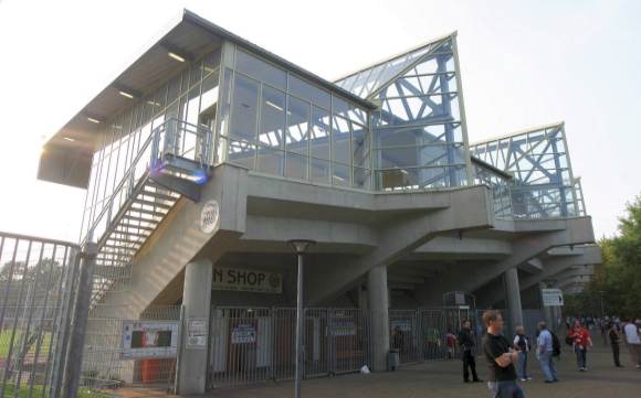 Lohrheidestadion - Osttrib&uuml;ne R&uuml;ckansicht